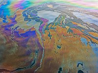 沉船漂出的油花Oil from Sunk Ship